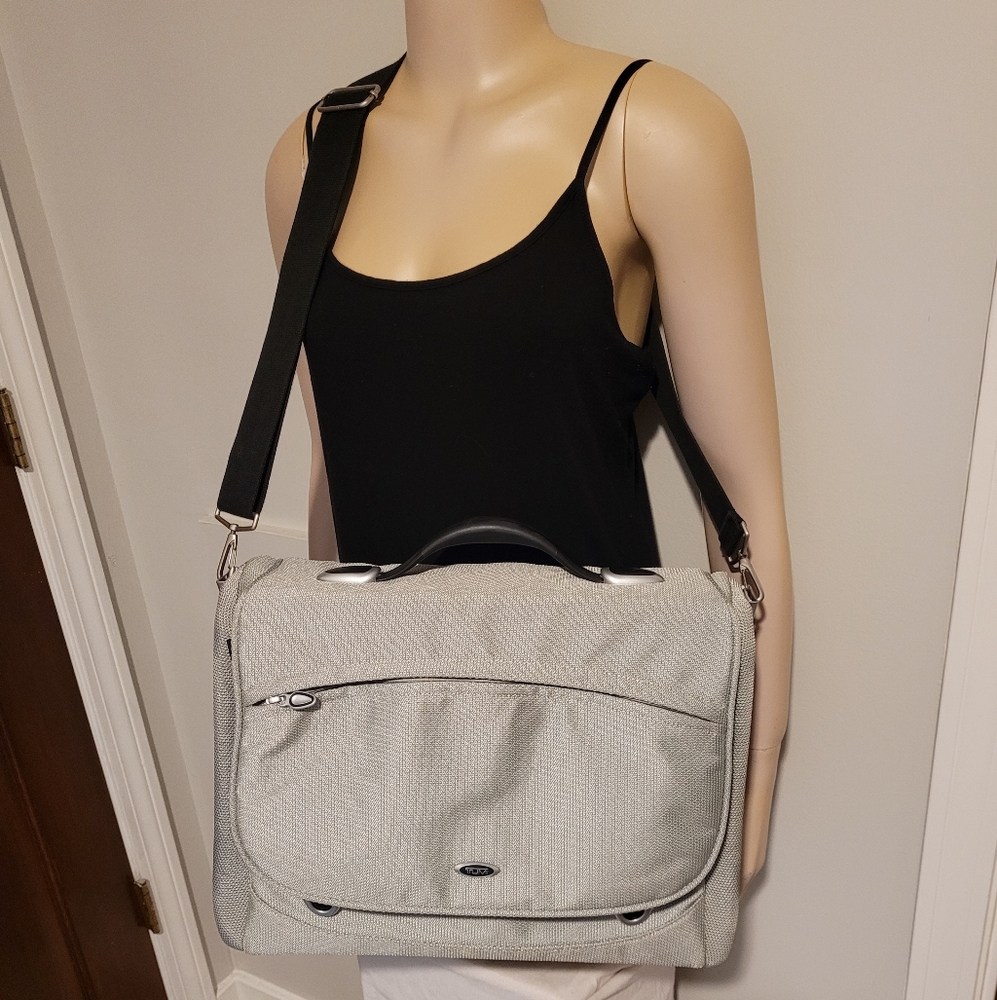 Amazing Tumi T3 Flip Flap silver Laptop bag